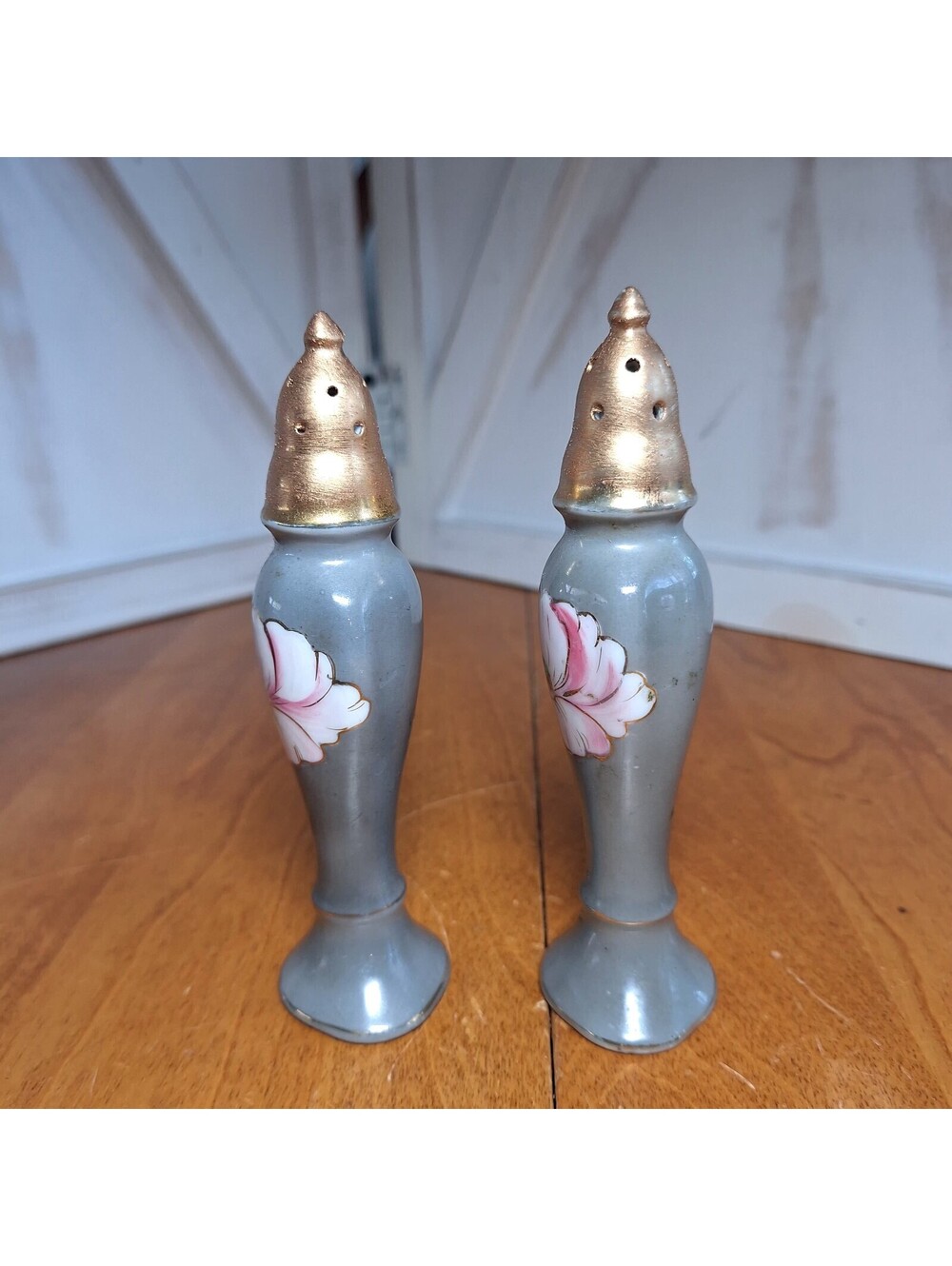 VTG Gray Ceramic Salt/Pepper Shakers Floral Goldtone Tops Cork Stoppers Japan - Picture 2 of 9